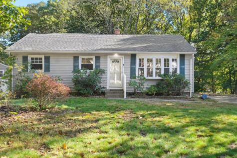 17 Manor Road Montville CT 06370
