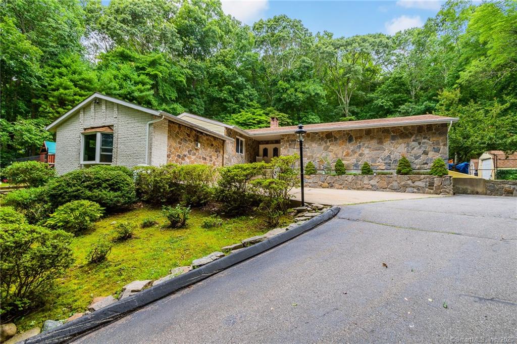 31 Lakes Pond Road Waterford CT 06385