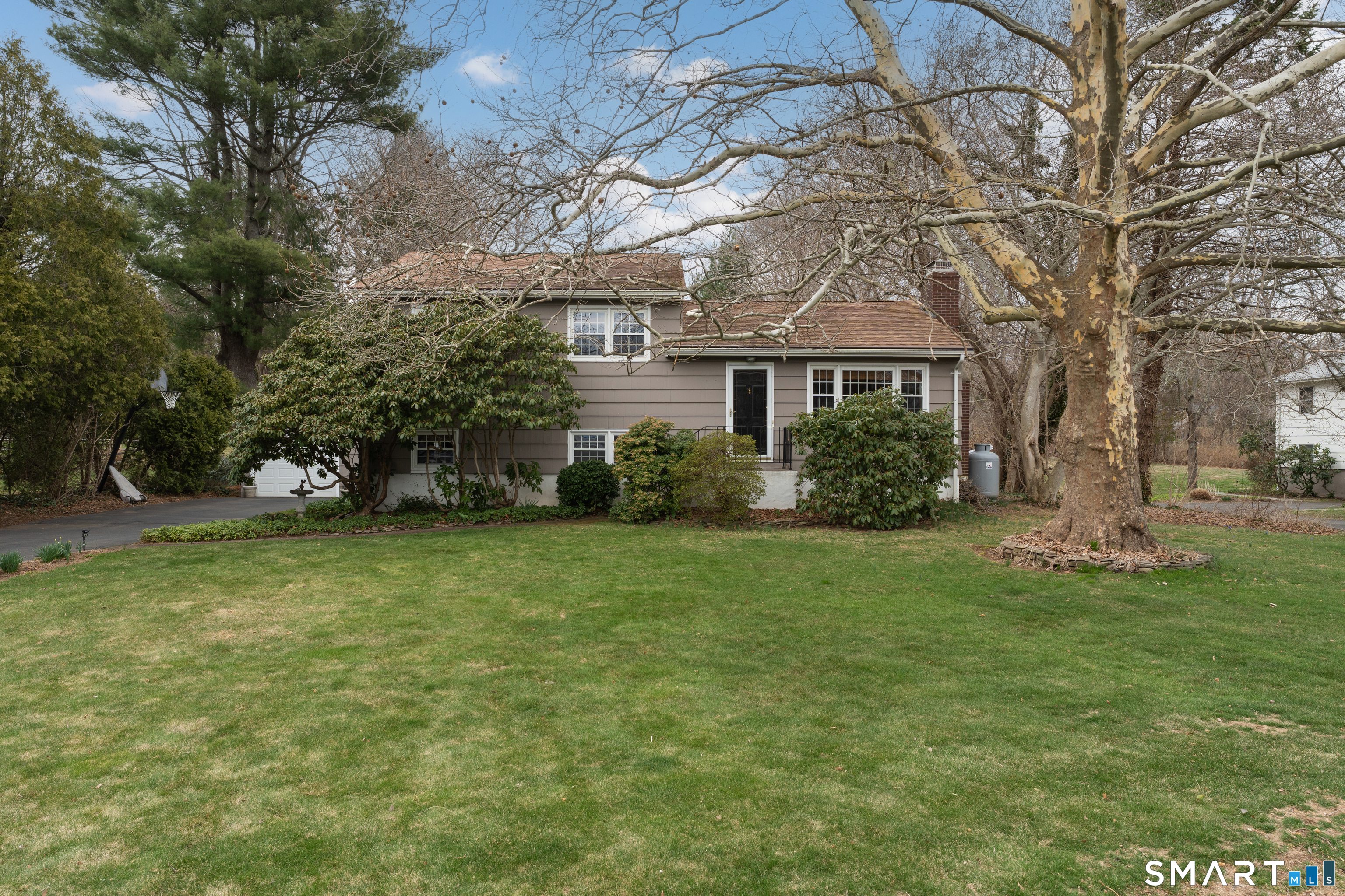 82 Raymond Road Guilford CT 06437