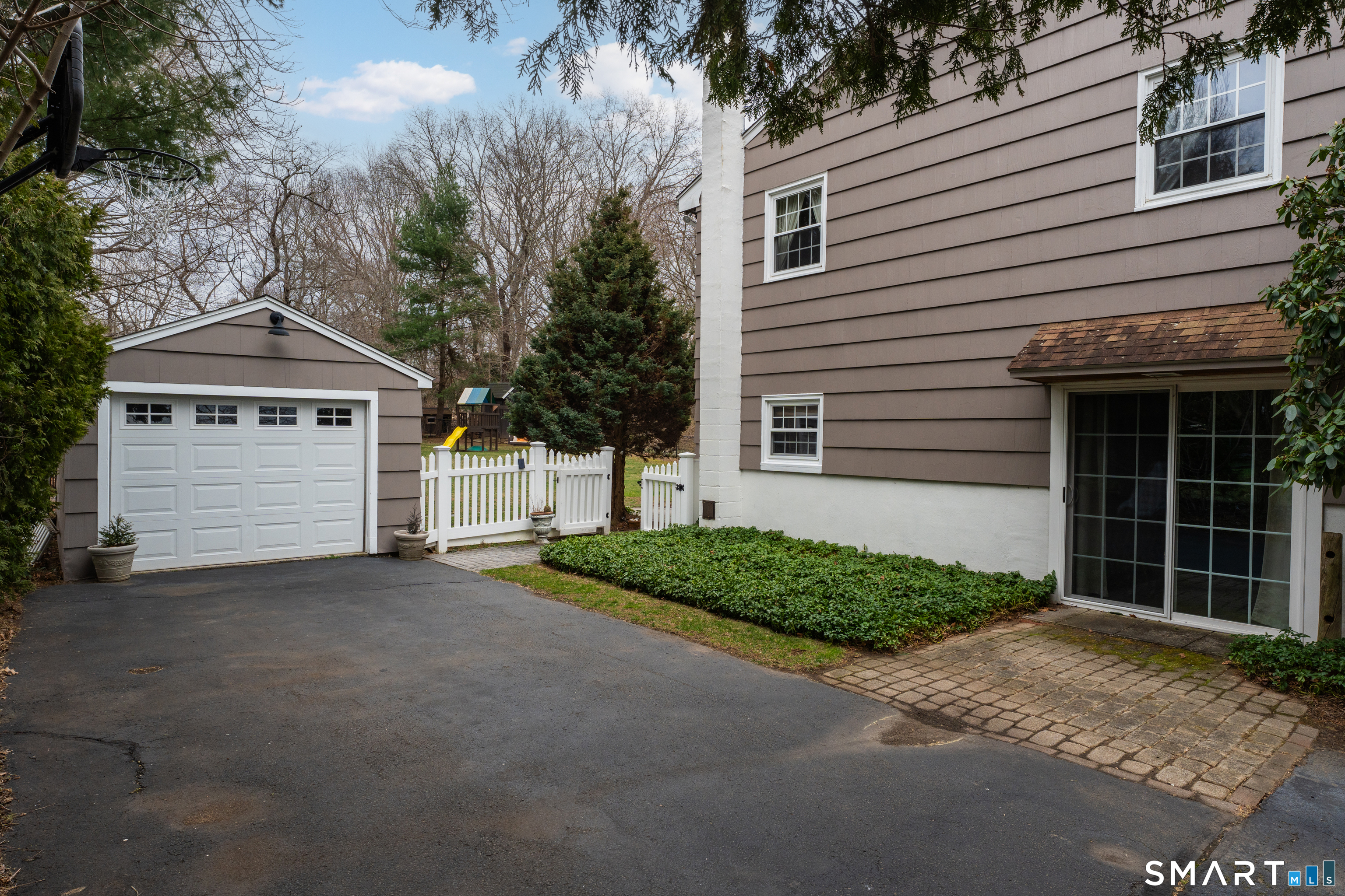 82 Raymond Road Guilford CT 06437
