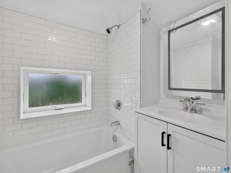 21 Edward Avenue Norwich CT 06360