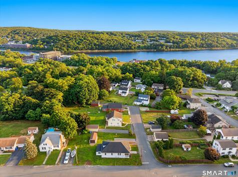 21 Edward Avenue Norwich CT 06360