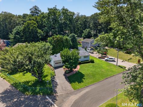 17 Sycamore Road East Lyme CT 06357
