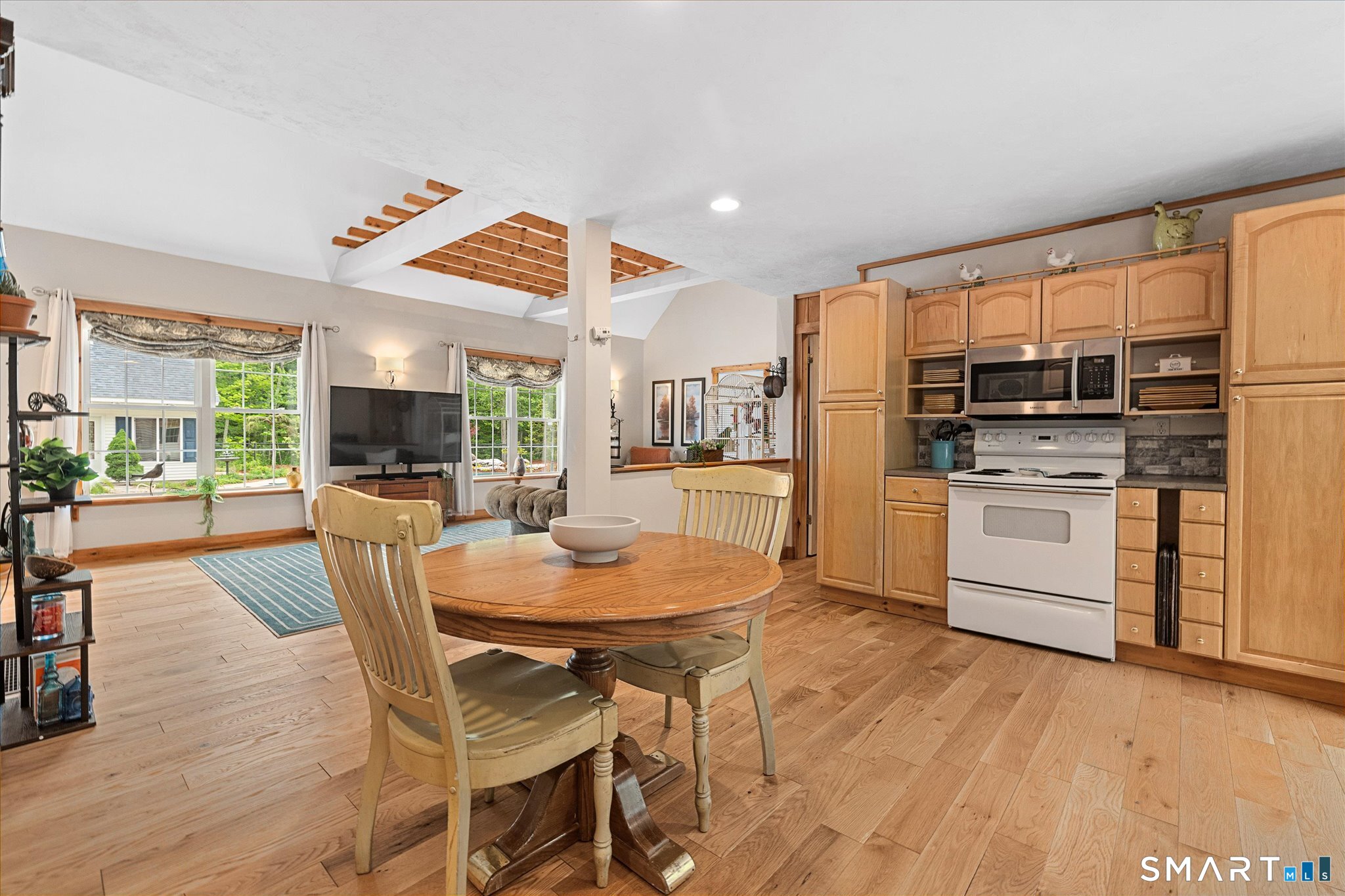 1374 Route 171 Woodstock CT 06282