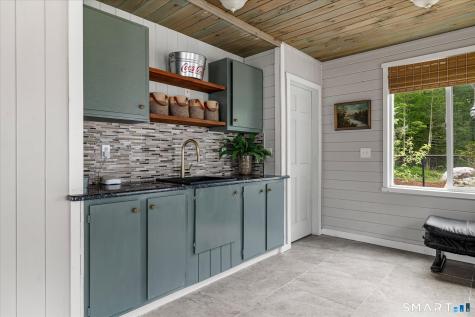 1374 Route 171 Woodstock CT 06282