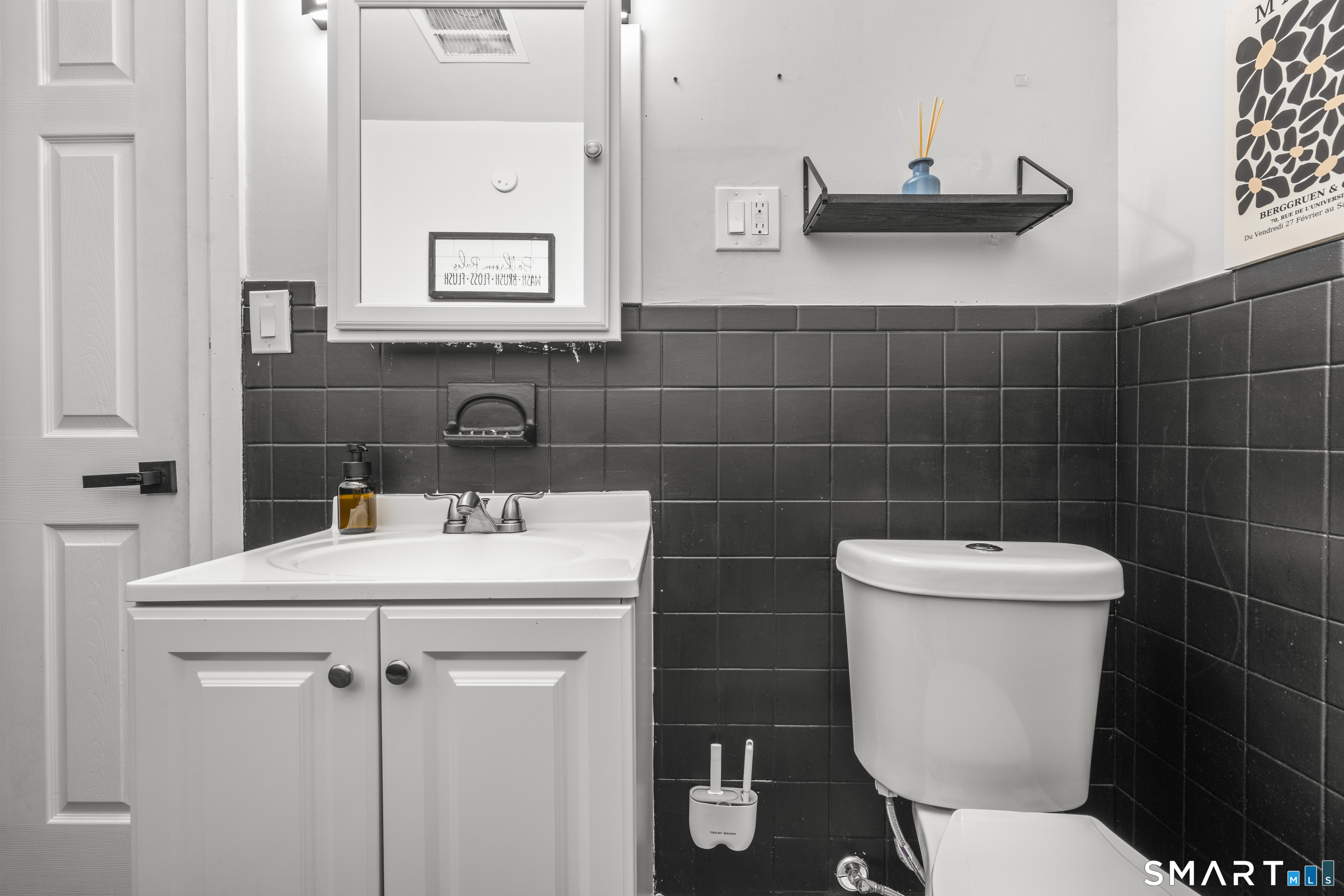 26 Trowbridge Street Waterbury CT 06710
