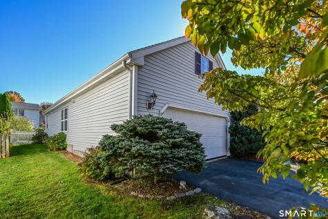 126 Rolling Green Middletown CT 06457