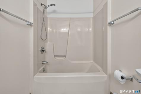 7 Massapeag Point Road Montville CT 06382
