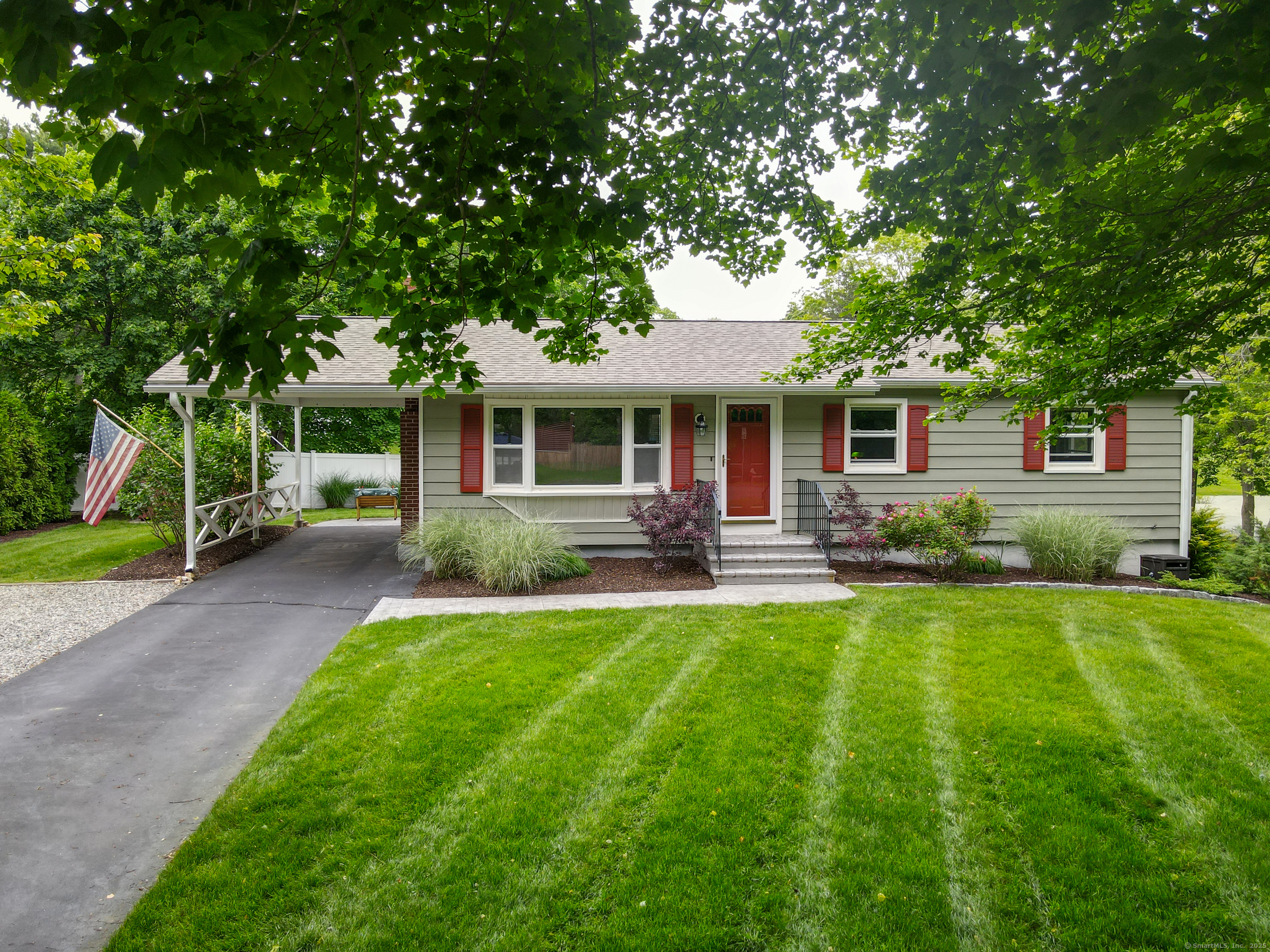 10 Carriage Hill Drive East Lyme CT 06357