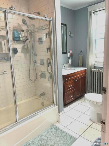16 Holbrook Court Ansonia CT 06401