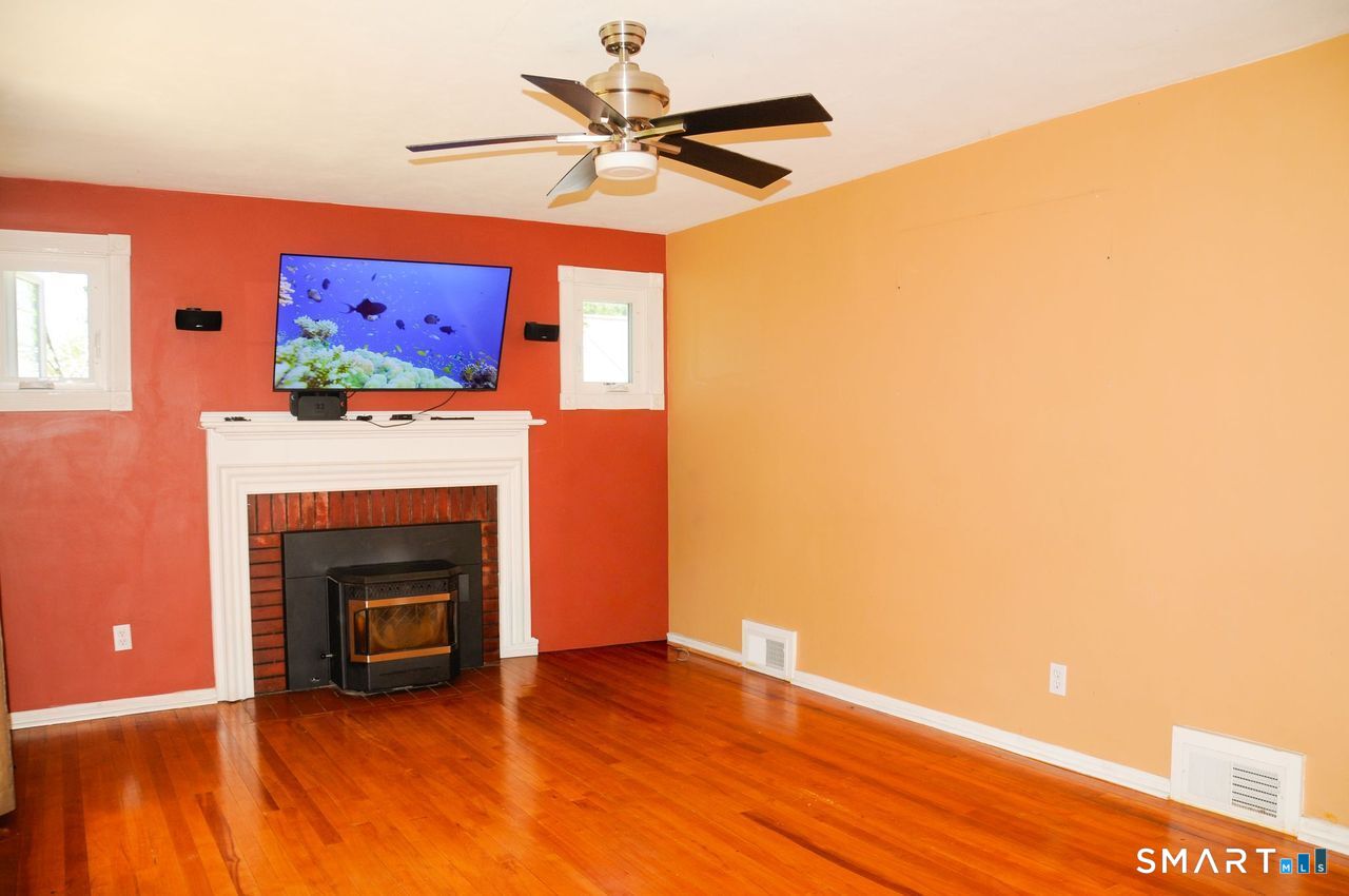 109 White Street Manchester CT 06042