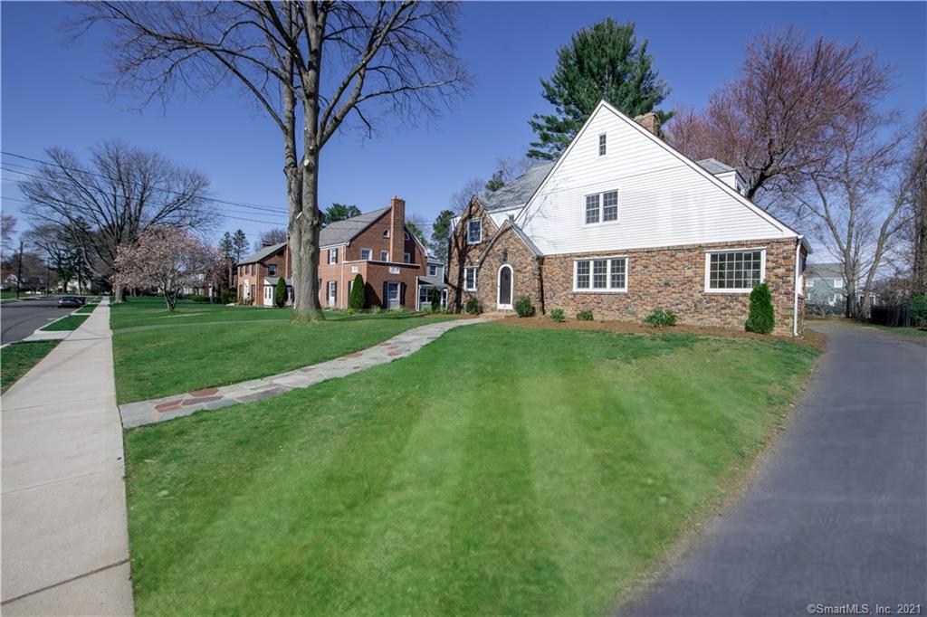 42 Smallwood Road West Hartford CT 06107