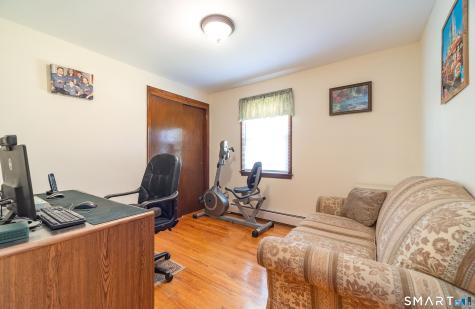 68 Roarke Road North Haven CT 06473