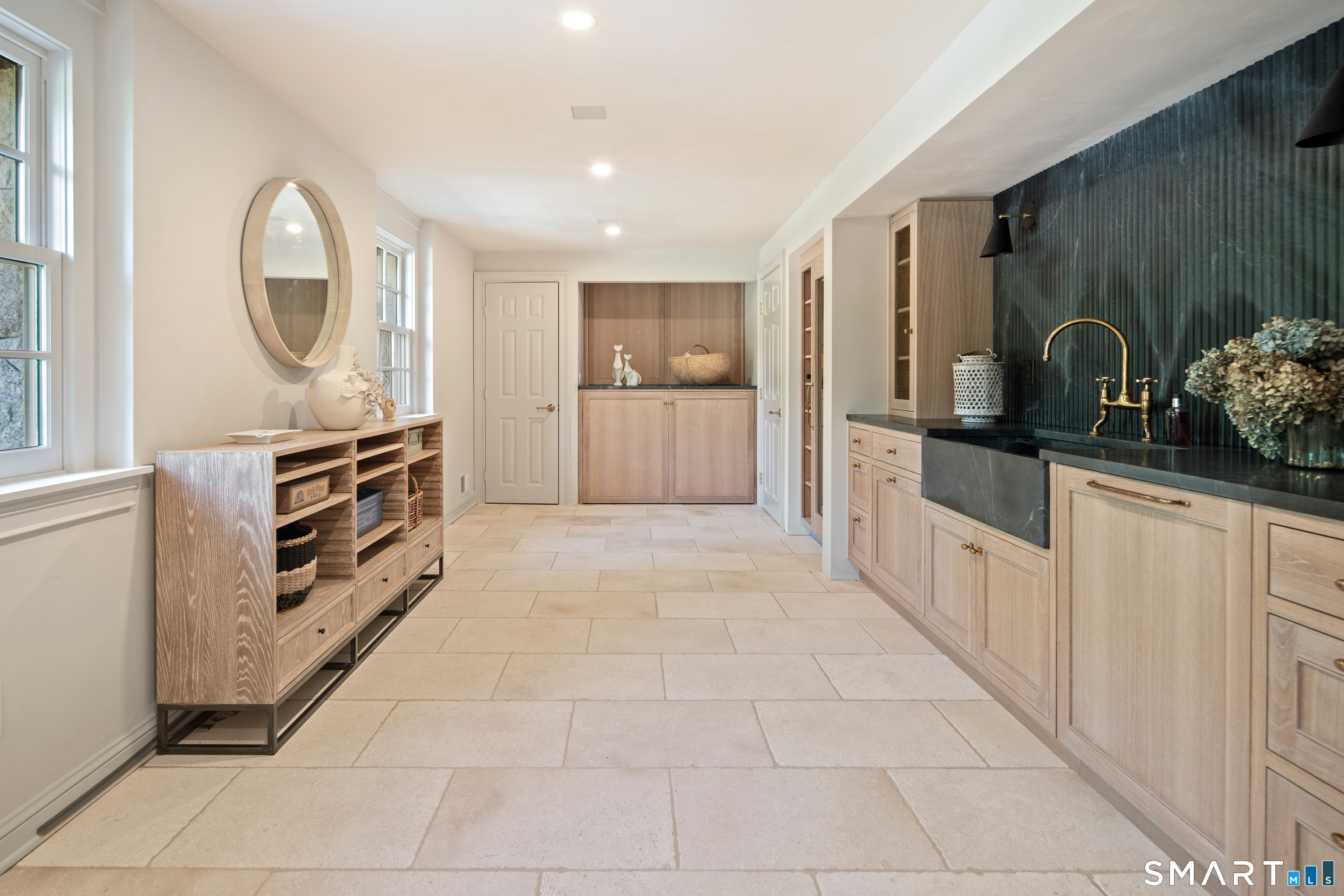 25 Father Peters Lane New Canaan CT 06840