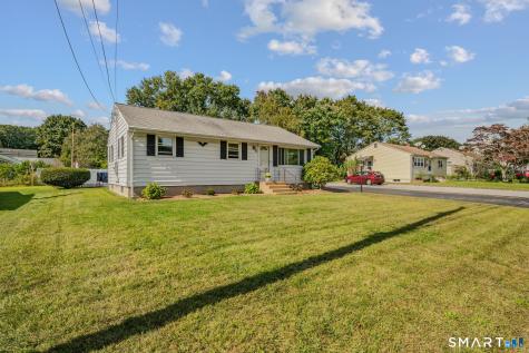 10 Lark Street Waterford CT 06385