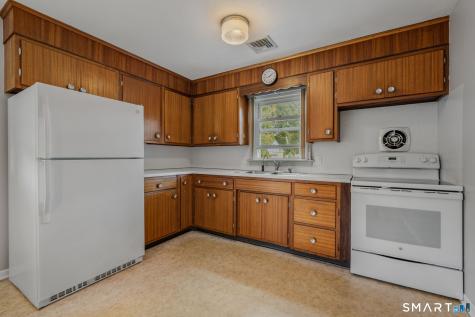 10 Lark Street Waterford CT 06385