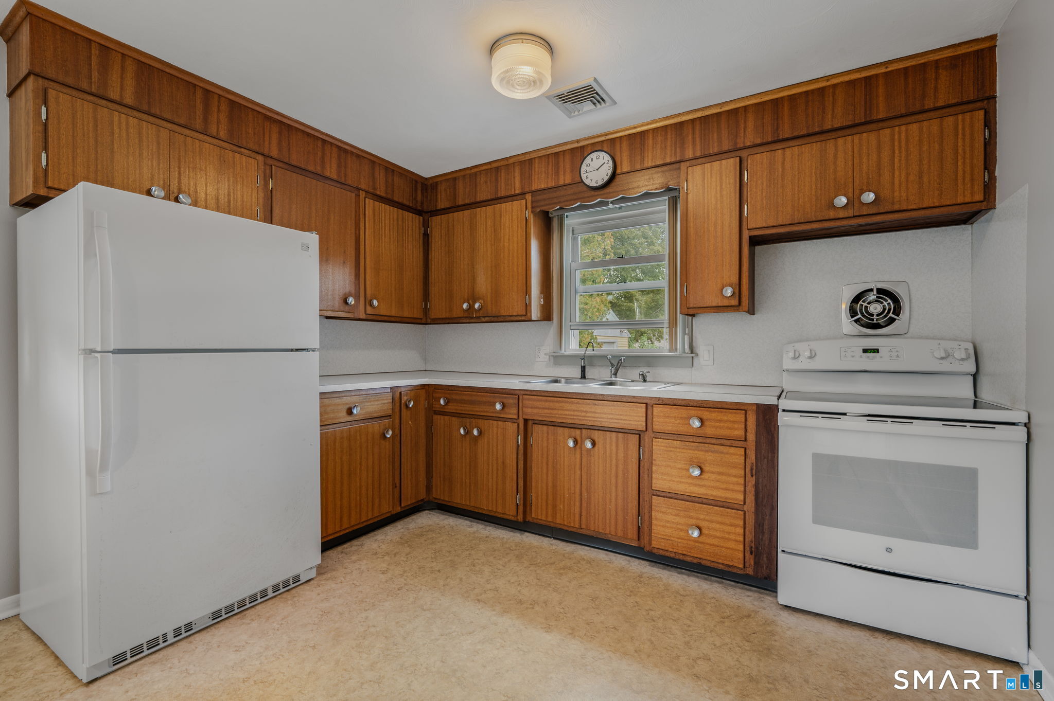 10 Lark Street Waterford CT 06385