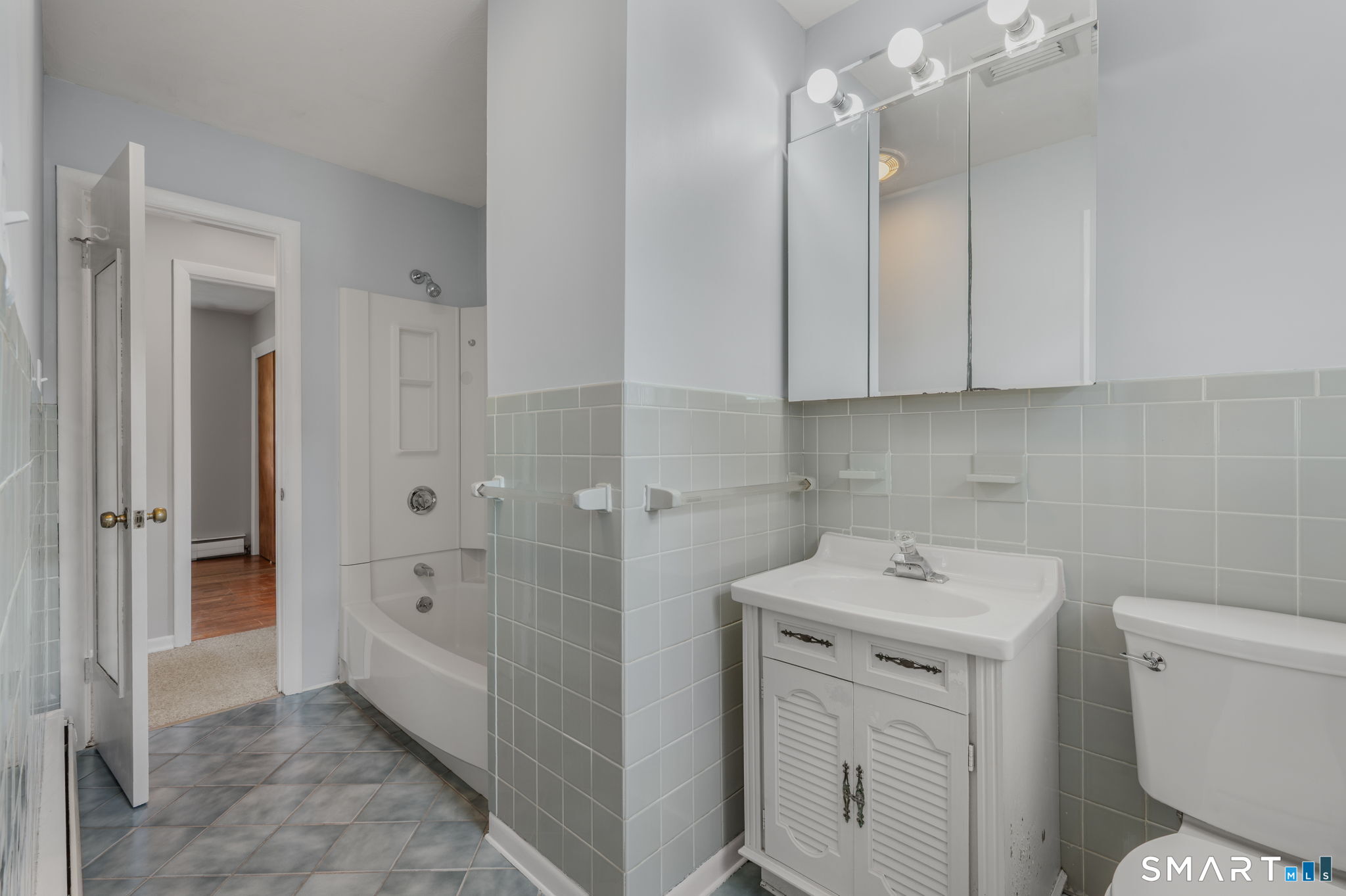 10 Lark Street Waterford CT 06385