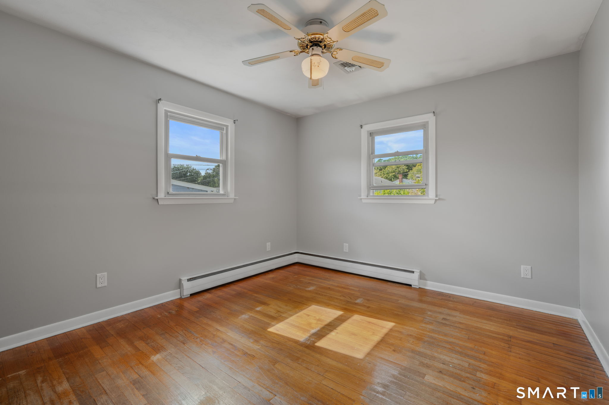 10 Lark Street Waterford CT 06385
