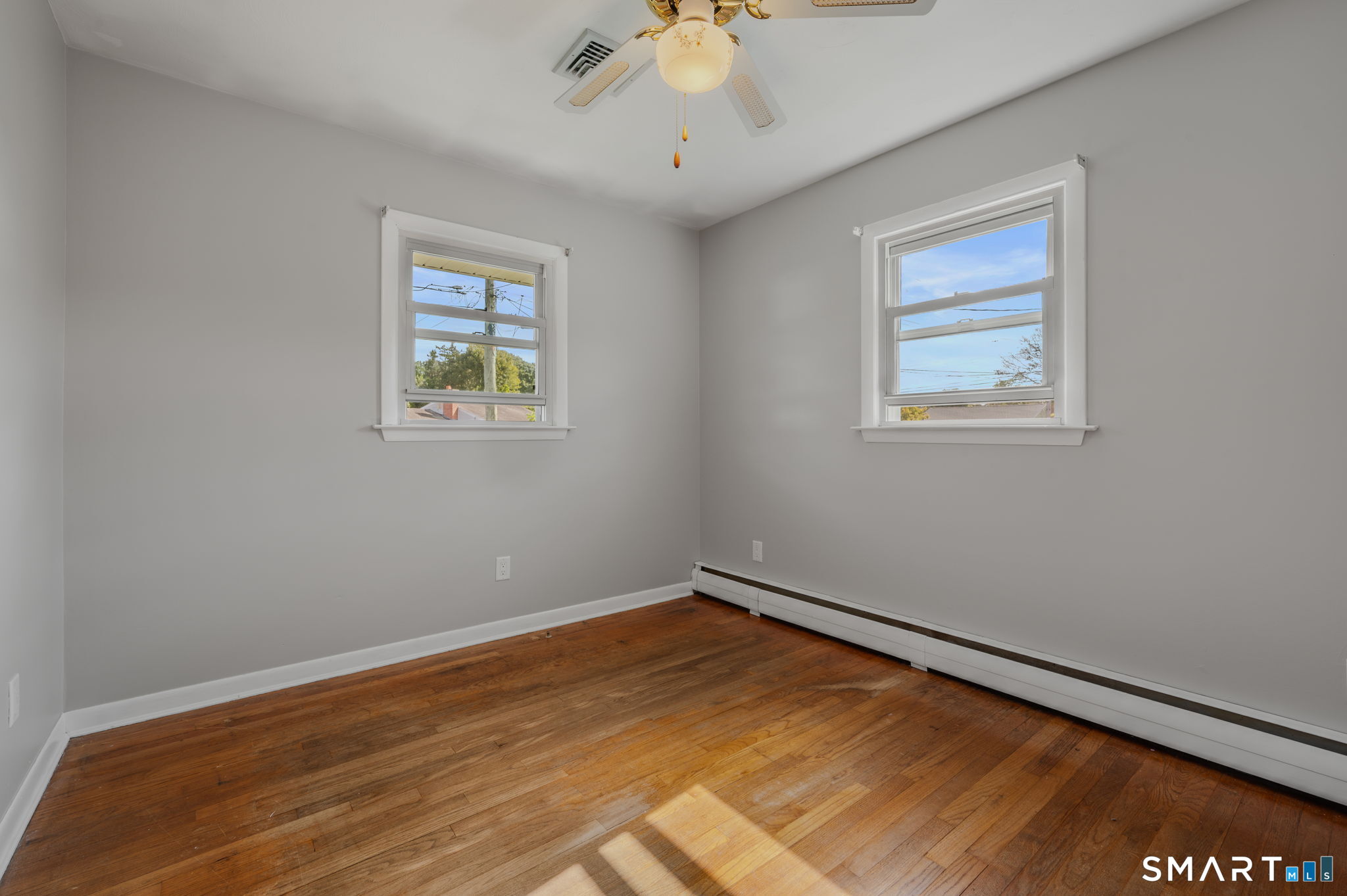 10 Lark Street Waterford CT 06385