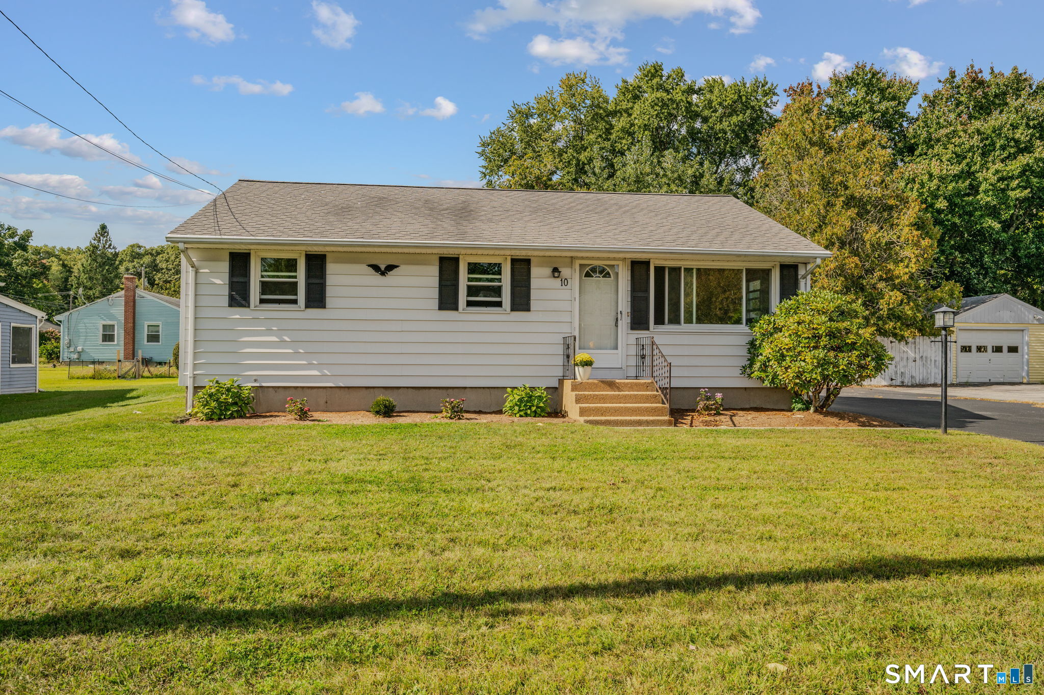 10 Lark Street Waterford CT 06385