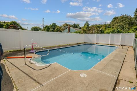 10 Lark Street Waterford CT 06385
