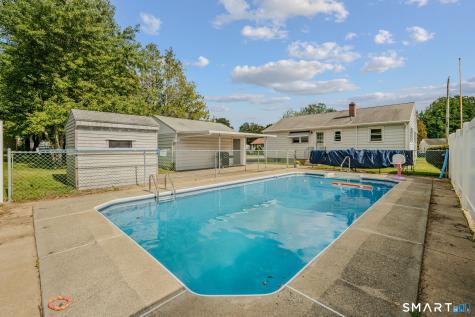10 Lark Street Waterford CT 06385