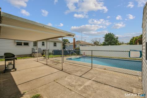 10 Lark Street Waterford CT 06385