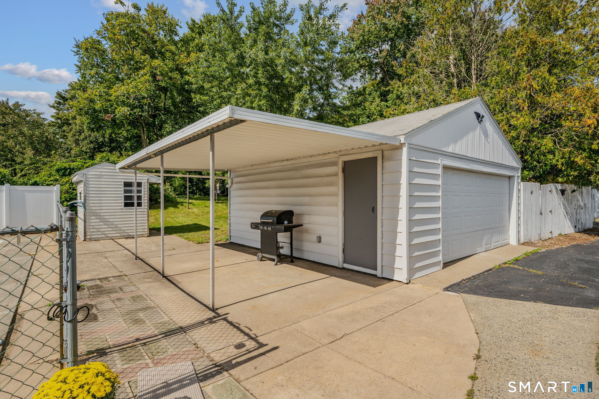 10 Lark Street Waterford CT 06385