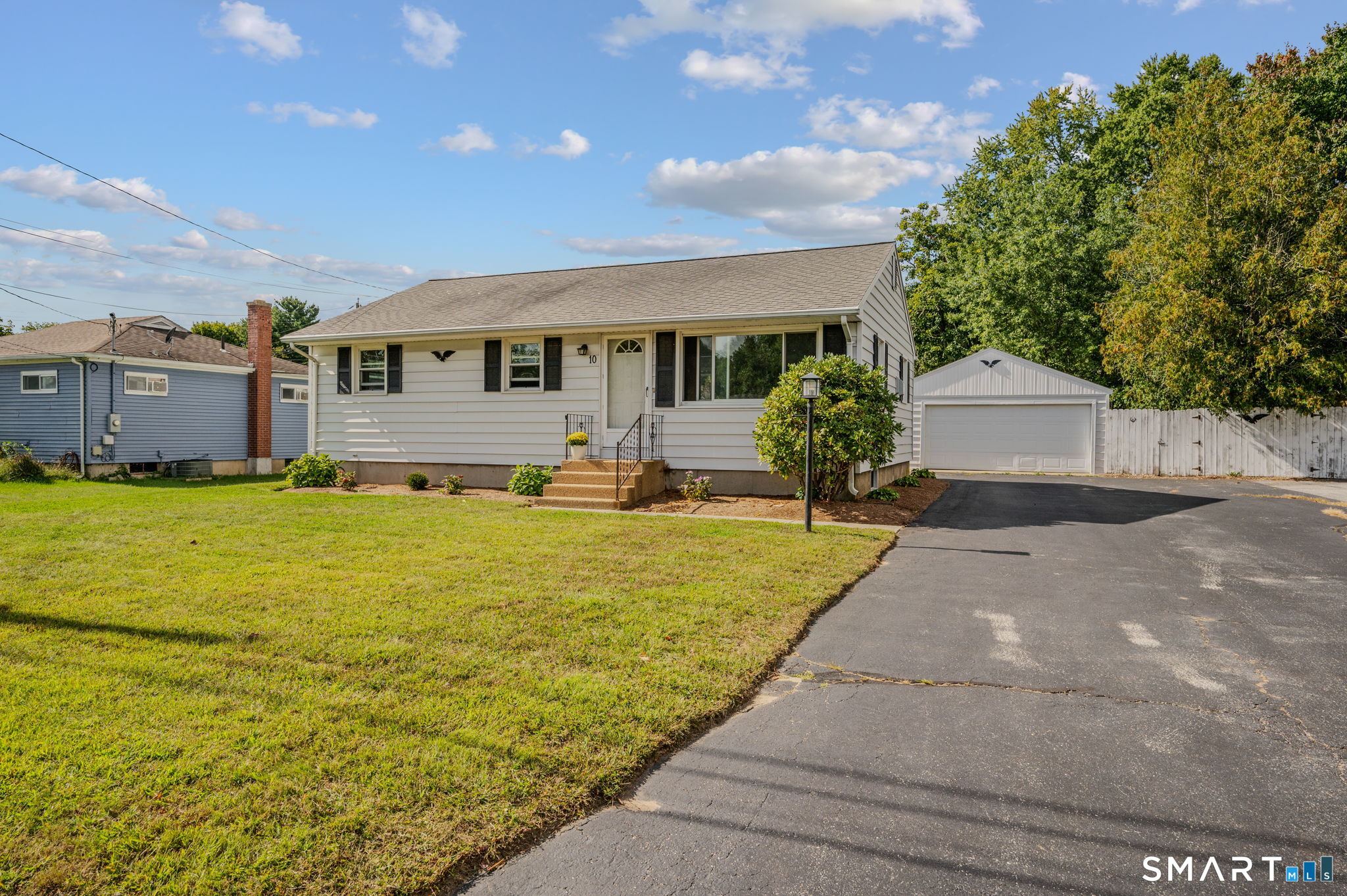 10 Lark Street Waterford CT 06385
