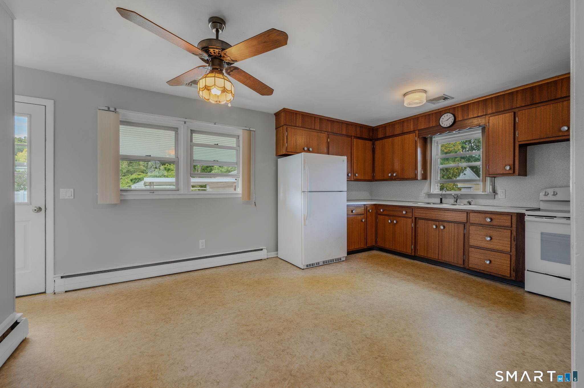 10 Lark Street Waterford CT 06385