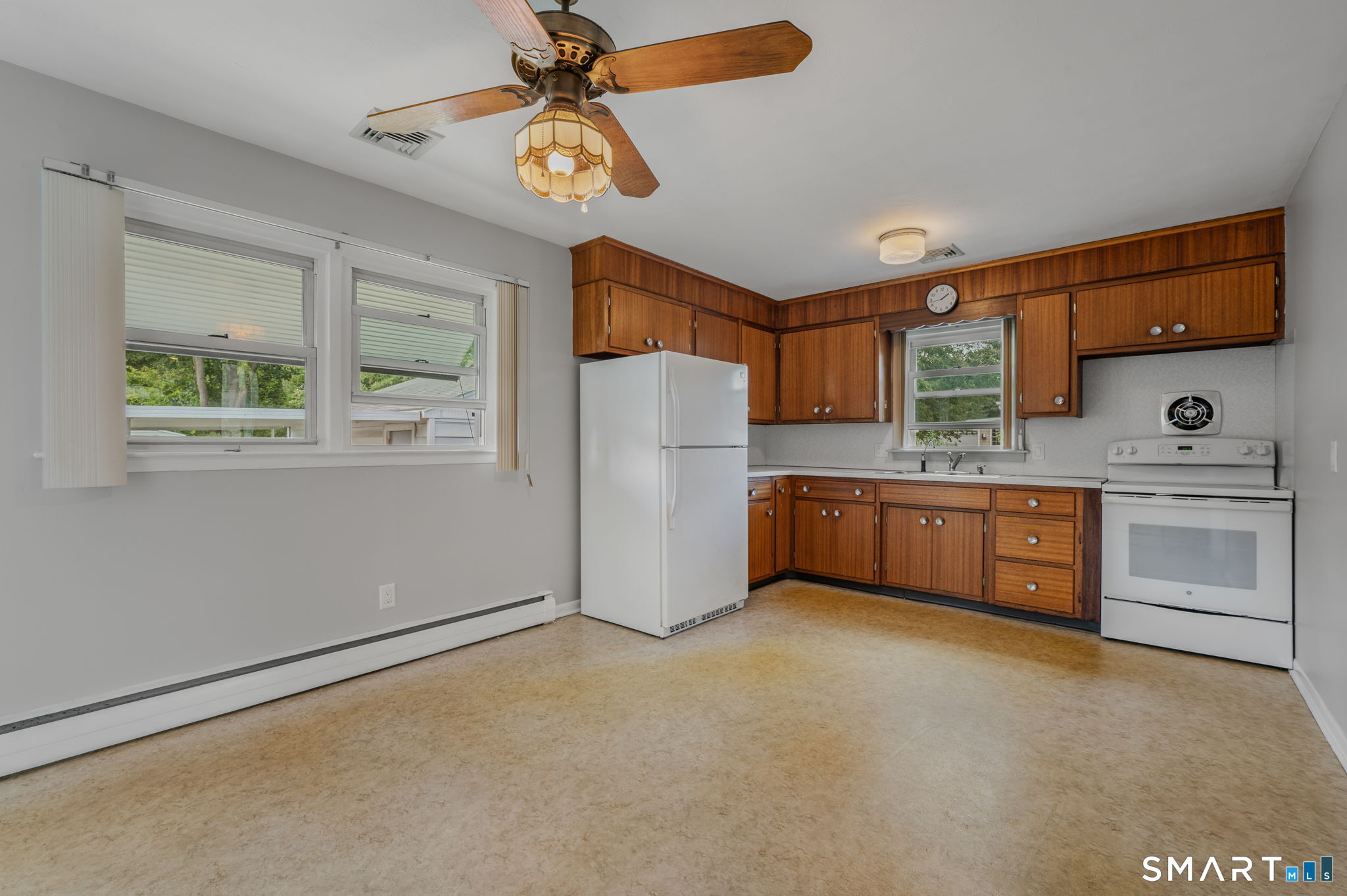 10 Lark Street Waterford CT 06385