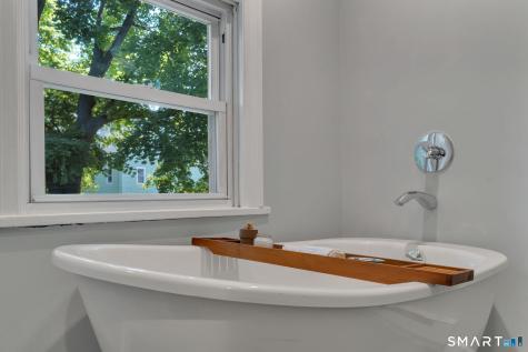 30 Crest Street New London CT 06320