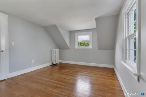30 Crest Street New London CT 06320