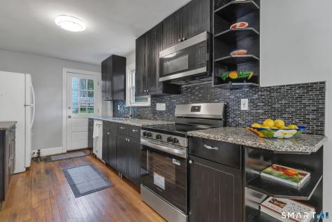 30 Crest Street New London CT 06320