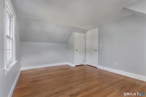 30 Crest Street New London CT 06320