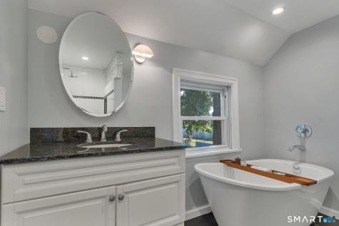 30 Crest Street New London CT 06320