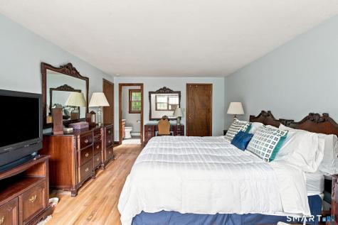 39 Berkshire Way Simsbury CT 06070