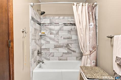 39 Berkshire Way Simsbury CT 06070