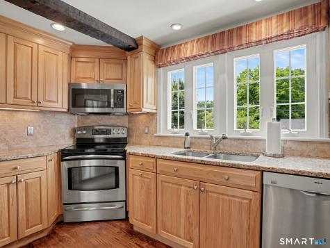 18 Wyant Road Oxford CT 06478