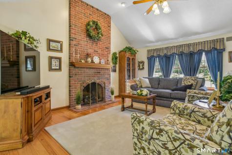 50 River View Court Cheshire CT 06410