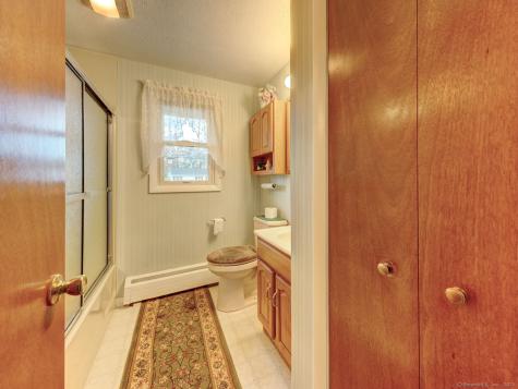 34 Naomi Drive East Hartford CT 06118