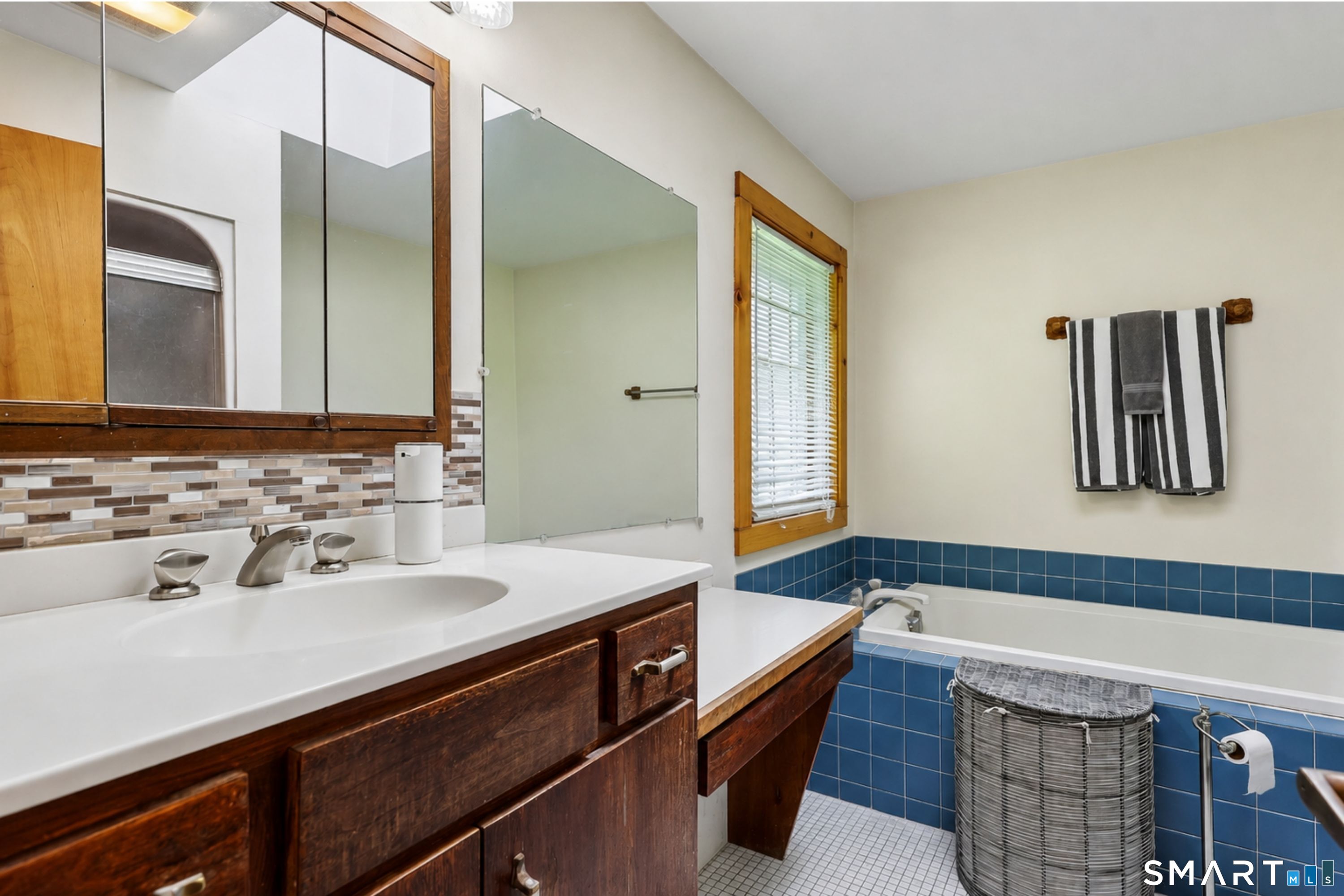 95 Parkway South New London CT 06320