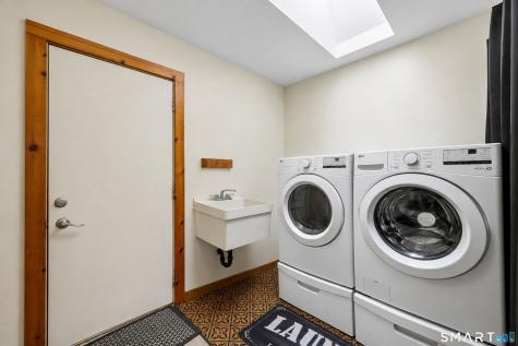 95 Parkway South New London CT 06320