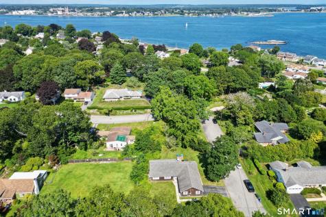 95 Parkway South New London CT 06320