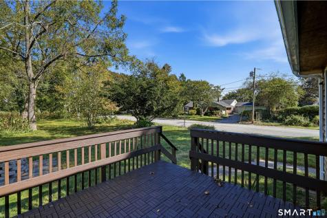 95 Parkway South New London CT 06320