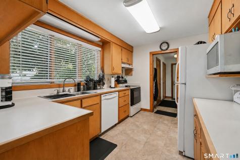 95 Parkway South New London CT 06320