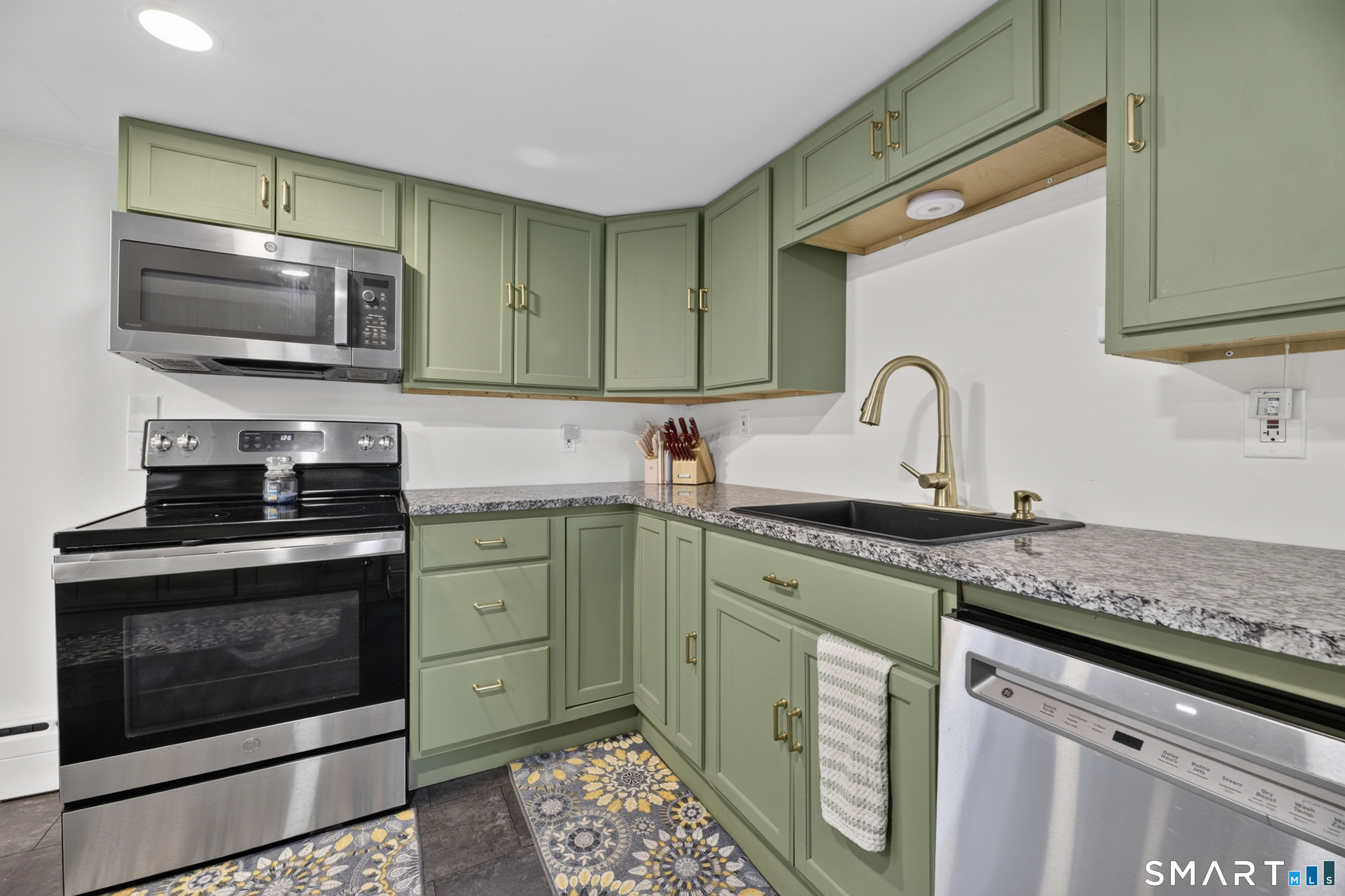 34 Downer Street Stonington CT 06379