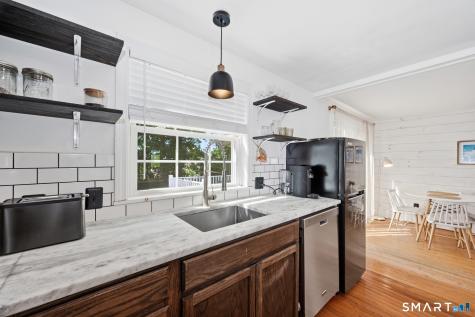 77 Bayshore Drive New London CT 06320