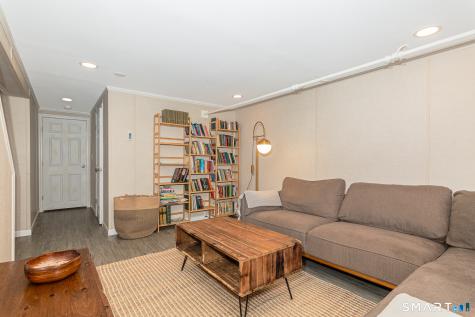 77 Bayshore Drive New London CT 06320